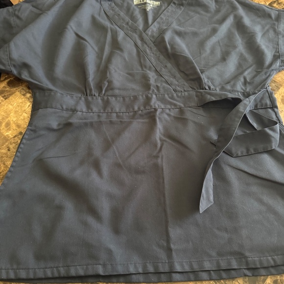 Scrub top - Picture 2 of 3